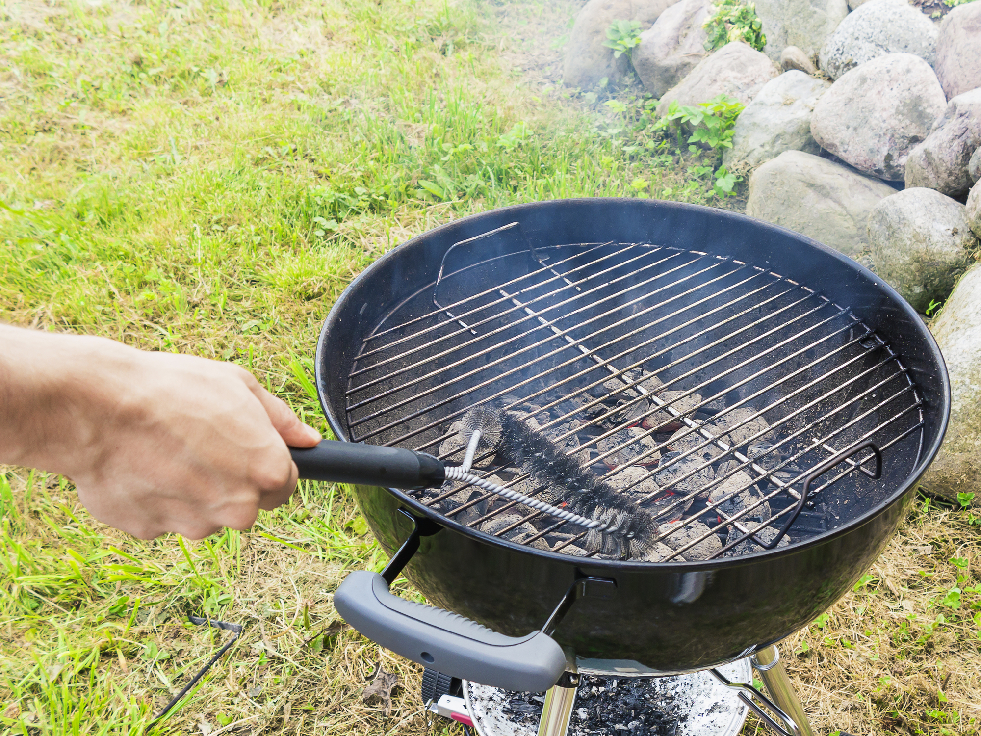 Nettoyer sa grille, le premier geste pour un barbecue sain et réussi - La  Libre